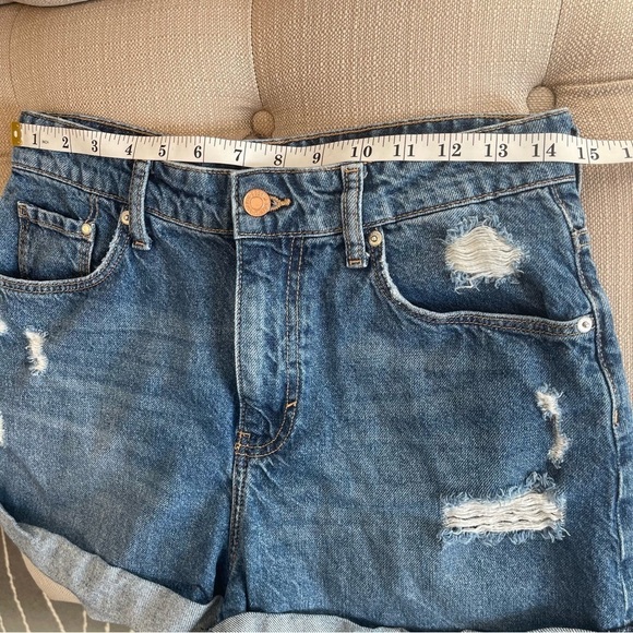 Be:  H&M & Denim Mom Shorts Women 6 High Waisted Mom Short Distressed Folded hem - Picture 9 of 10